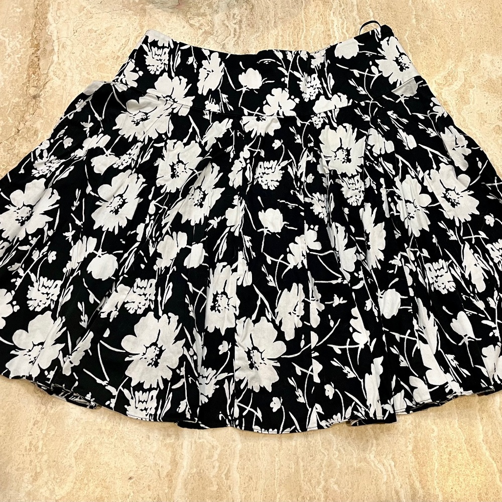 Chaps Black and White Floral Skirt